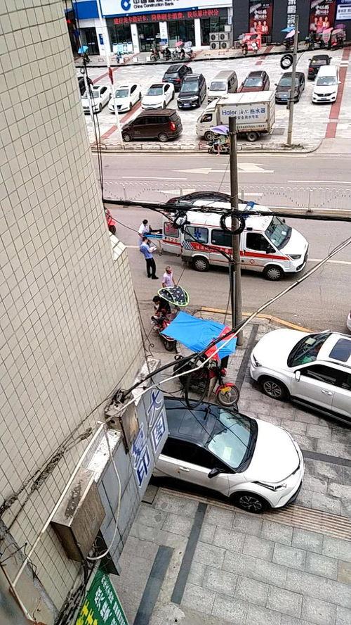 吃瓜吃不过来车祸,车祸事件频发，交通安全警钟长鸣