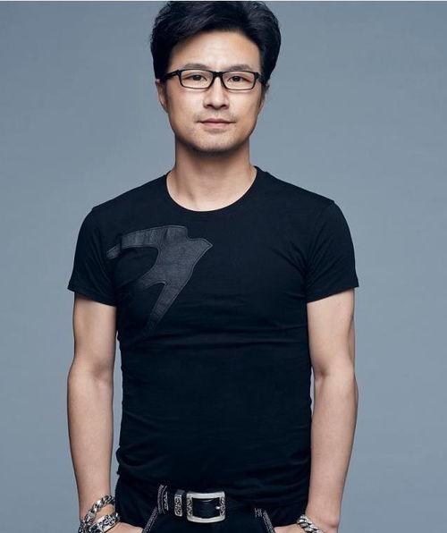 汪峰吃瓜什么梗,揭秘娱乐圈的“瓜田”风云