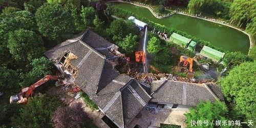 山脚别墅喝酒吃瓜