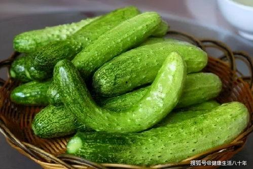 朱晓涵吃瓜  第3张