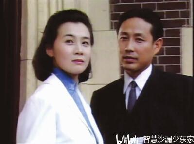 讽刺吃瓜小说,揭秘吃瓜群众的狂欢与讽刺  第3张